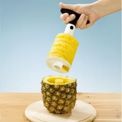 Прибор за почистване и нарязване на ананас