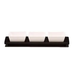 Дисплей за презентация на сос на блок маса с три квадратни купички 32 см